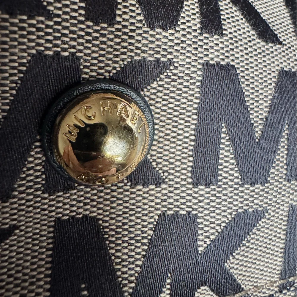 Michael Kors Signature Black and Tan Tote - Picture 11 of 16